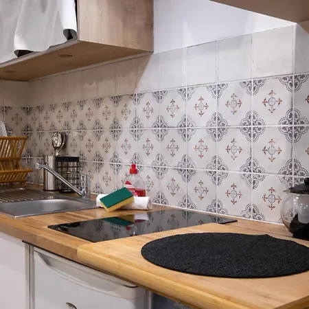 Modern And Functional In Old Town Lila